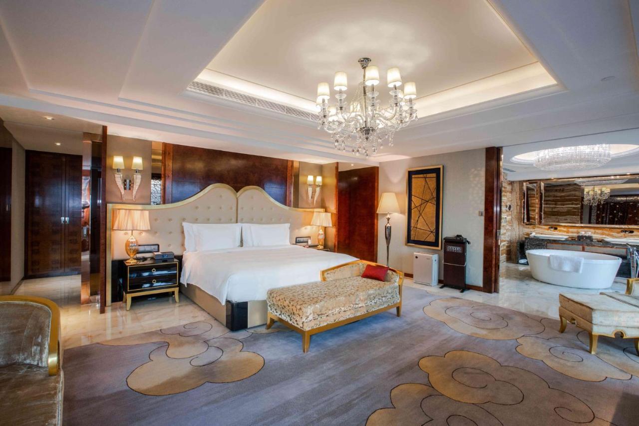 Crowne Plaza Hotel Lanzhou By Ihg Exterior photo